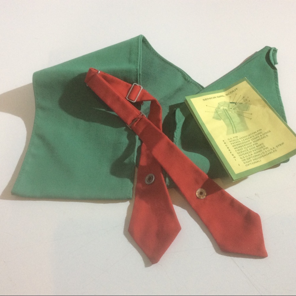 Vintage Junior Girl Scouts Sash Green Red GS Lariat Bolo Snap Tie Instructions